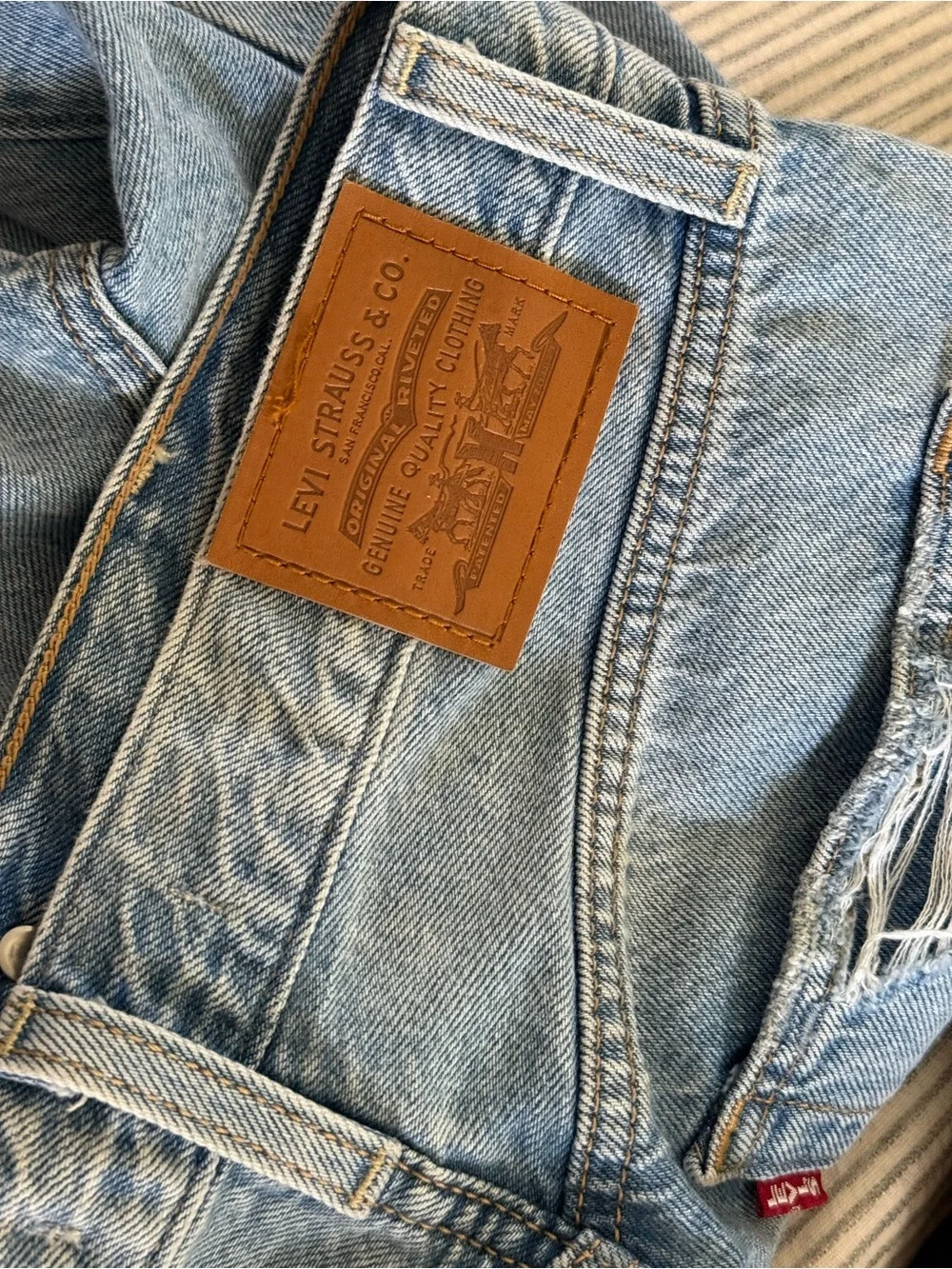 Levi’s ribcage wide leg 28x32 Like New